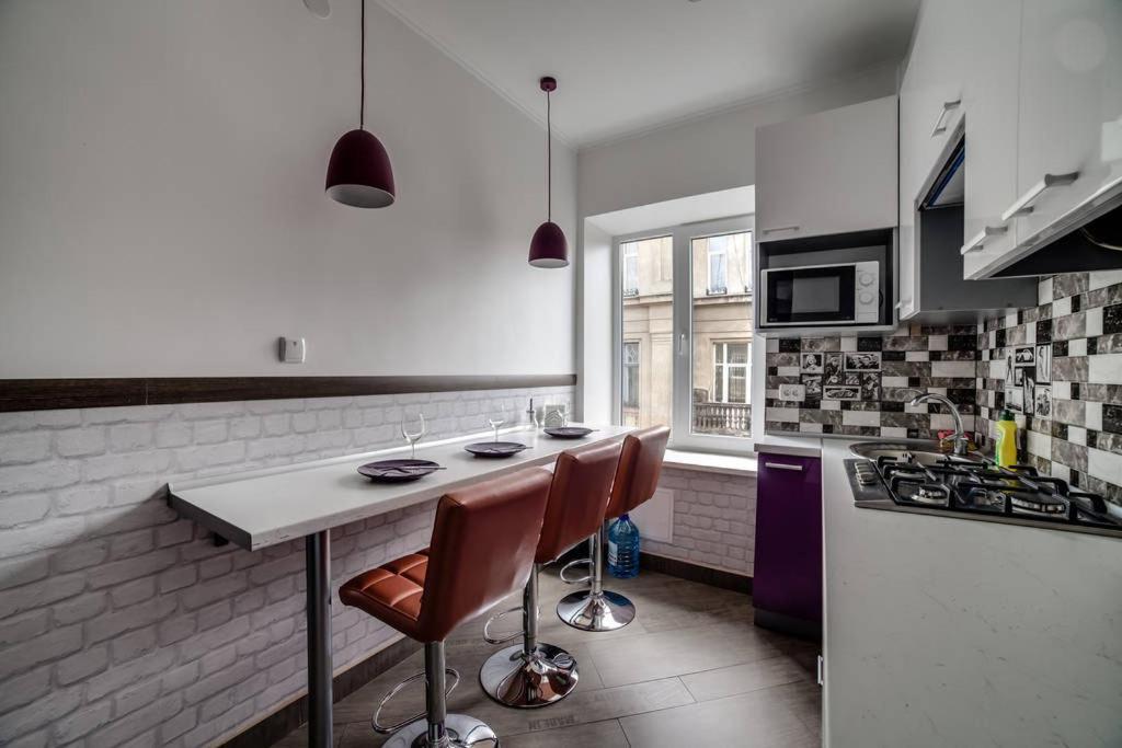 Romantic Apartments - Центр Львова , З Видом На Місто Buitenkant foto